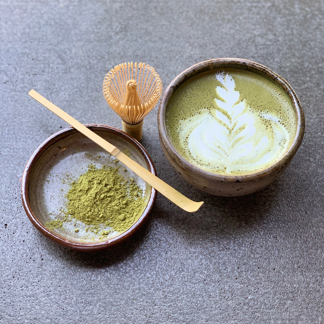 Bamboo Matcha Scoop, Chasaku, With Tea